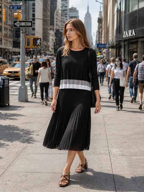 Black Pleated Top with Contrast Hem – Chic Lightweight Blouse for Work & City Style